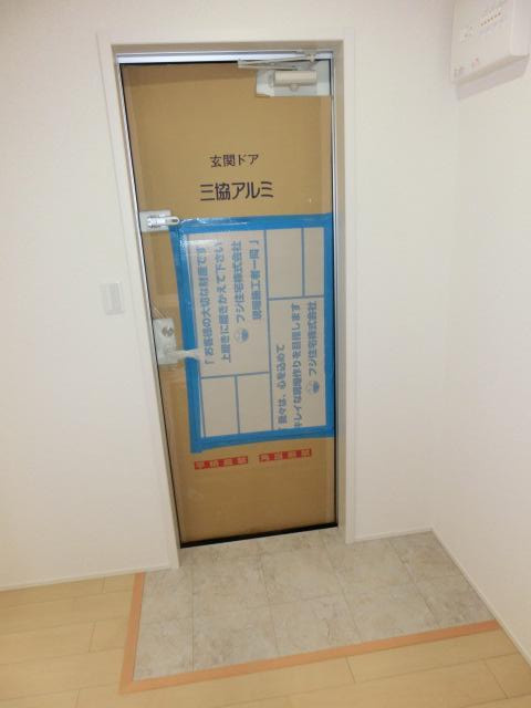 フジパレス新高Ⅱ番館の玄関