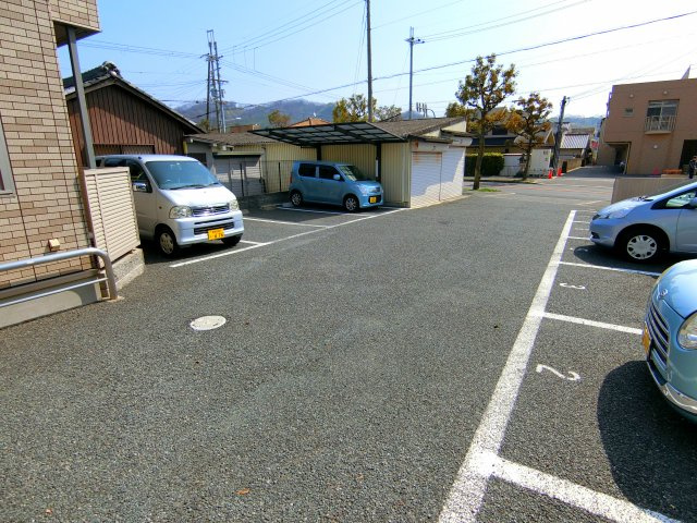 グリーンフィールズの駐車場