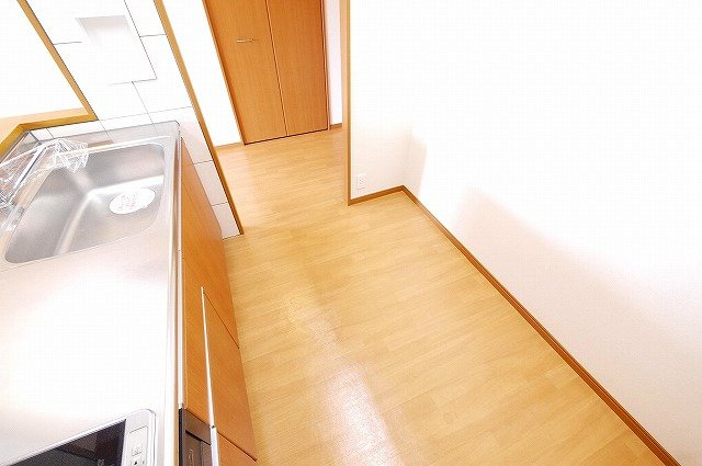 レーベン　ＡＺＵＫＩのキッチン|冷蔵庫などしっかり置けるキッチンです
