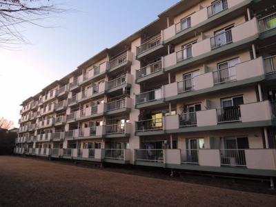 【外観】 | 六ツ川台団地1街区1号棟 | JR横須賀線「保土ヶ谷」駅よりバス15分「狩場町」停歩2分