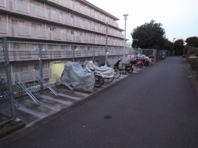 【その他共用部分】 | 六ツ川台団地1街区1号棟 | 自転車・バイク置き場