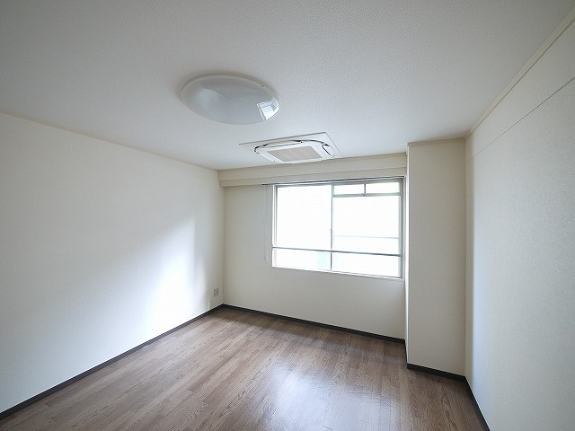 まあぁろ～ビルの洋室