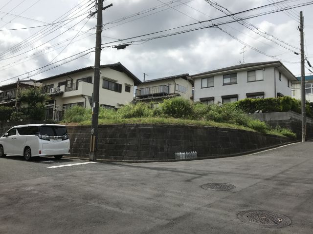 萩原台西３丁目　売地の前面道路含む現地写真