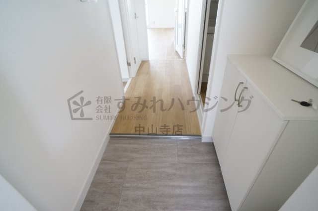 アウフヘーベン東宝塚の玄関
