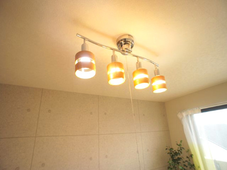 【設備】 | ウィステリア府所 | オシャレな照明器具付きです♪