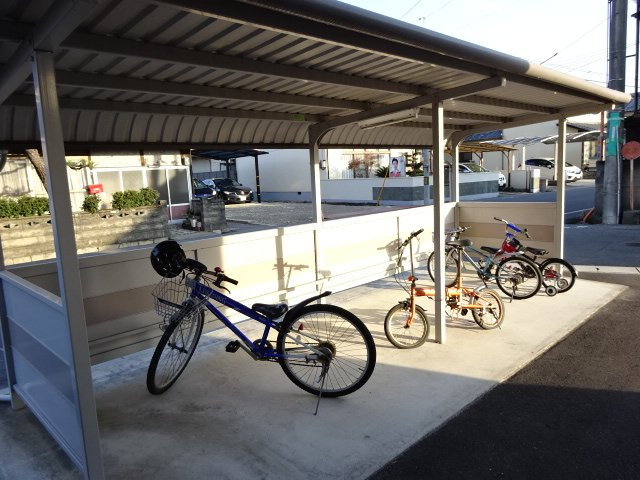倉敷市真備町川辺の賃貸マンションのその他共用部分|自転車置き場