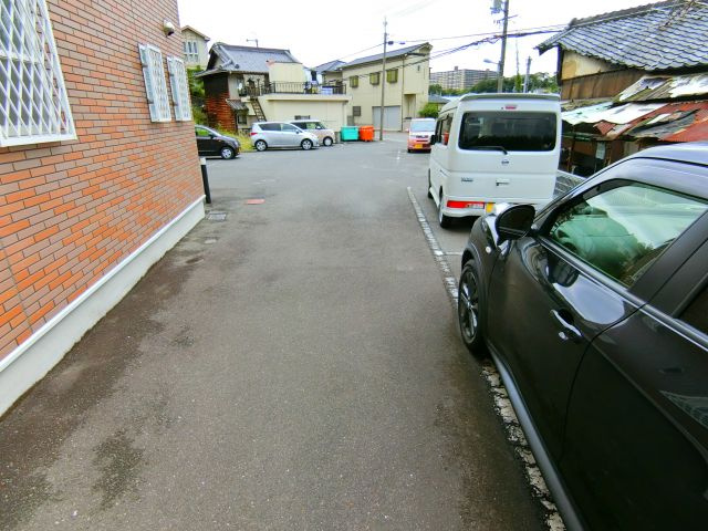 タイニーハイムの駐車場