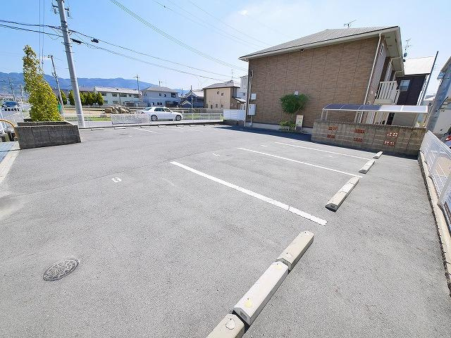 ラ・フロール青垣の駐車場|駐車場があります