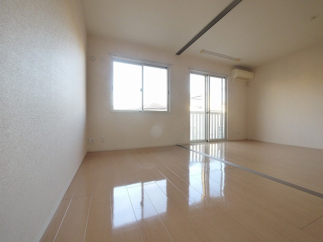 ラ・フロール青垣の洋室