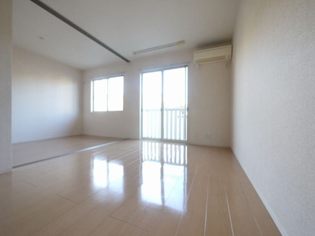 ラ・フロール青垣の居間・リビング