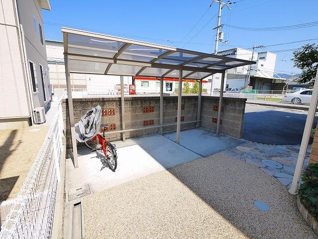 ラ・フロール青垣のその他共用部分|自転車置き場