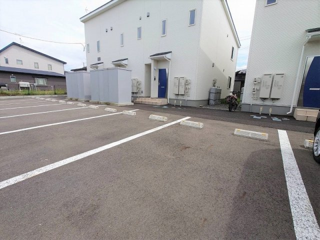 Regalo（レガロ）の駐車場