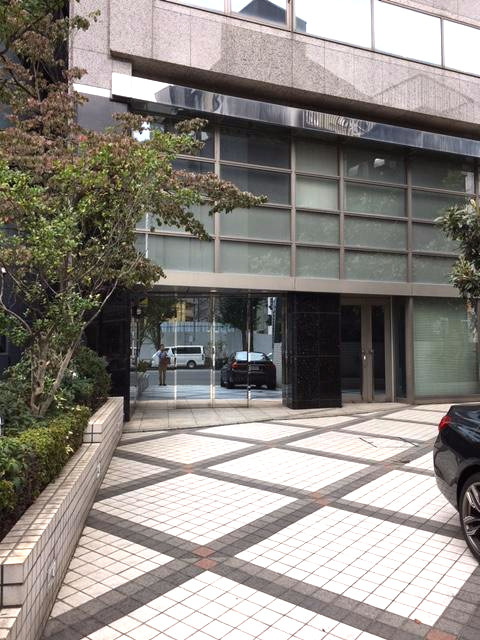 新宿高砂ビルのエントランス