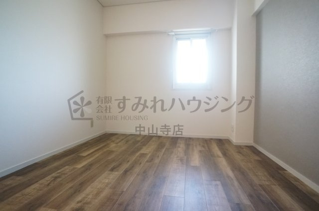 アウフヘーベン東宝塚の寝室|参考、同建物・反転間取りの号室