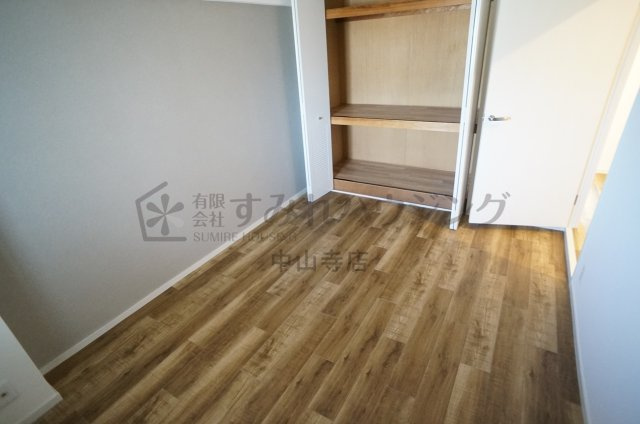 アウフヘーベン東宝塚の寝室|参考、同建物・反転間取りの号室