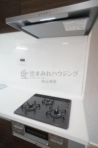 アウフヘーベン東宝塚のキッチン|参考、同建物・反転間取りの号室