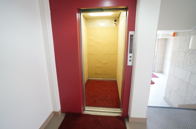 アウフヘーベン東宝塚のその他共用部分|エレベーター付きのマンションです
参考、同建物・反転間取りの号室