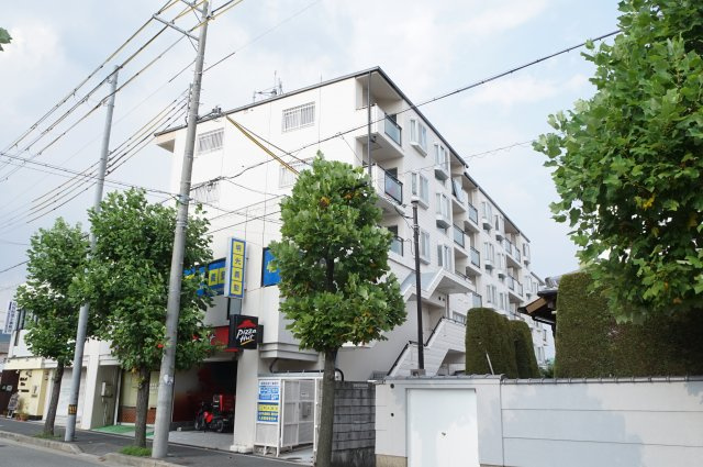 アウフヘーベン東宝塚の外観
