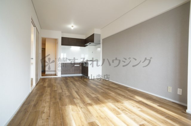 アウフヘーベン東宝塚の居間・リビング|参考、同建物・反転間取りの号室