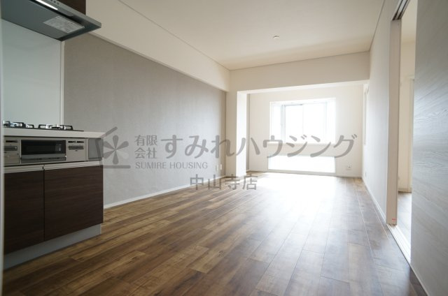 アウフヘーベン東宝塚の居間・リビング|参考、同建物・反転間取りの号室