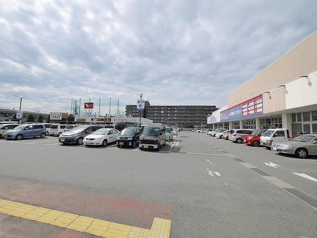 タウン筒井の駐車場