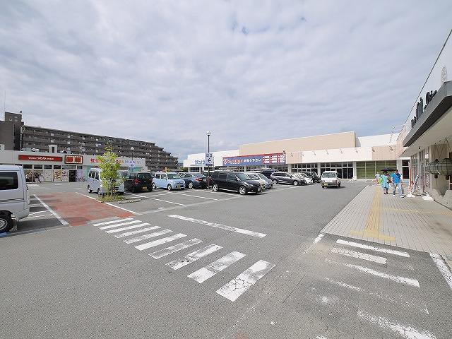 タウン筒井の駐車場