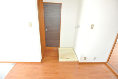 【設備】 | ロイヤルプラザ東原 | 室内洗濯機置き場です