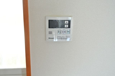 【設備】 | ロイヤルプラザ東原 | 給湯器のリモコンです