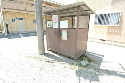 【その他共用部分】 | ロイヤルプラザ東原 | 敷地内ゴミステーションです