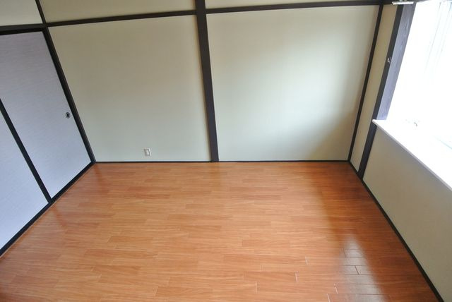 【洋室】 | ロイヤルプラザ東原 | 使い勝手のいい洋室です