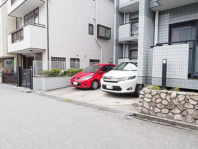 グランドメゾン魚崎北町の駐車場