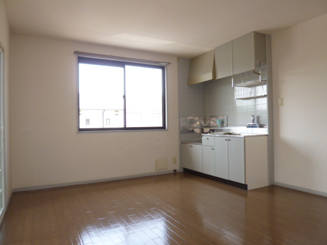 ウィンディア浦田Bの居間・リビング