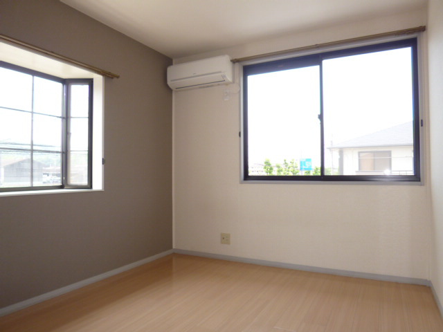 ウィンディア浦田Bの洋室