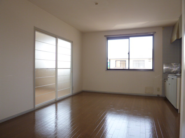 ウィンディア浦田Bの居間・リビング