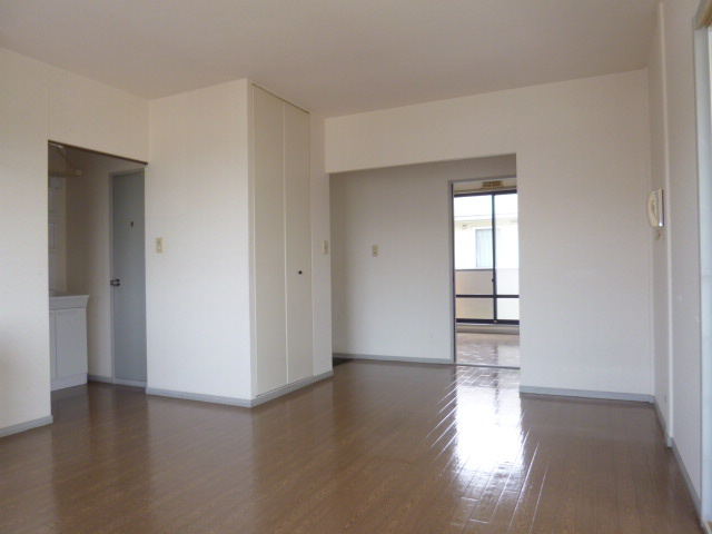 ウィンディア浦田Bの居間・リビング