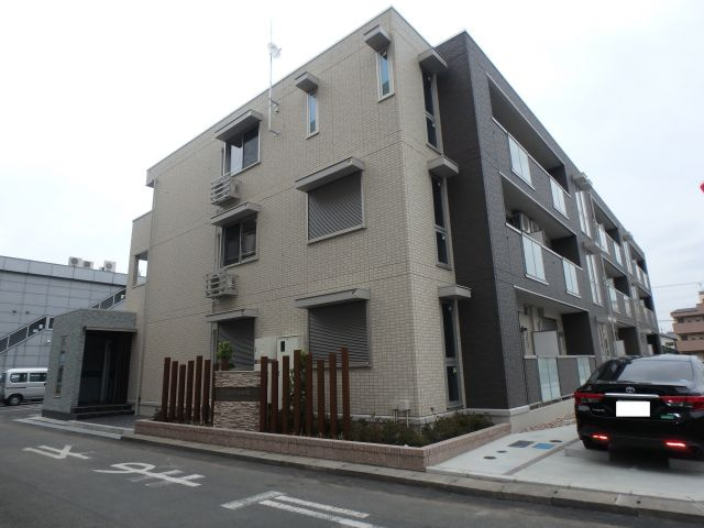 鶴ヶ島市大字富士見のアパートの外観
