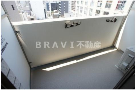 エスライズ北堀江　BRAVI不動産のバルコニー|【エスライズ北堀江】お洗濯にも便利なバルコニー付き