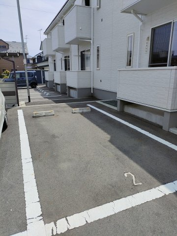 maison　de　paix（メゾンドペペ）の駐車場