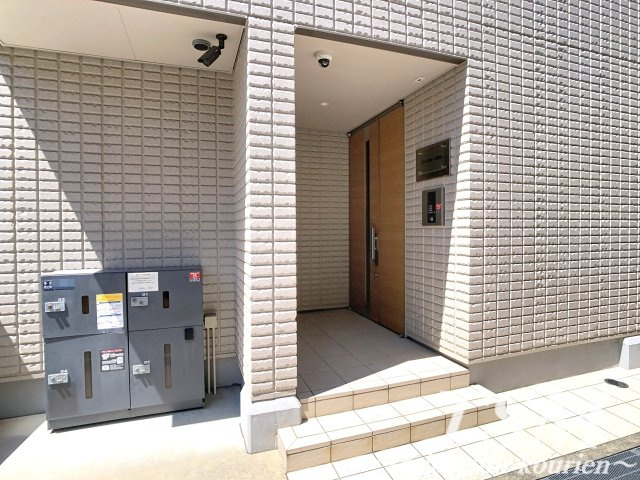 ヴェステン香里のエントランス|オートロック付き