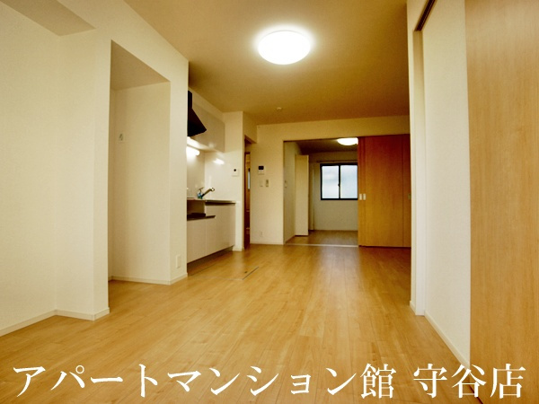 カラーリヴァー　H＆Aの居間・リビング