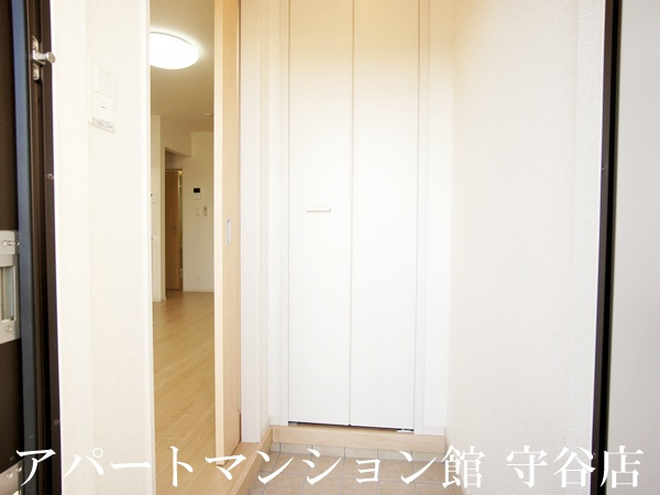 カラーリヴァー　H＆Aの玄関