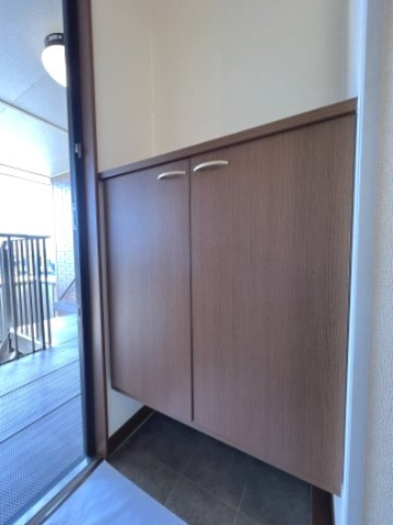 ウィルモア呉竹の玄関|シューズボックス