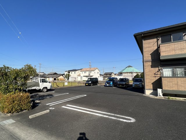 ウィルモア呉竹の駐車場|敷地内駐車場は、2台契約可能です。