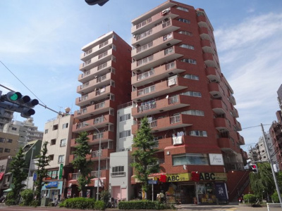 【外観】 | ライオンズマンション鶯谷 | ライオンズマンション鶯谷　入谷駅から徒歩２分・鶯谷駅から徒歩９分の好立地！スーパーやコンビニなどが近くにあり買い物便利！言問通り沿いで人の通りも多いです！