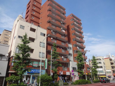 【外観】 | ライオンズマンション鶯谷 | ライオンズマンション鶯谷　入谷駅から徒歩２分・鶯谷駅から徒歩９分の好立地！スーパーやコンビニなどが近くにあり買い物便利！言問通り沿いで人の通りも多いです！