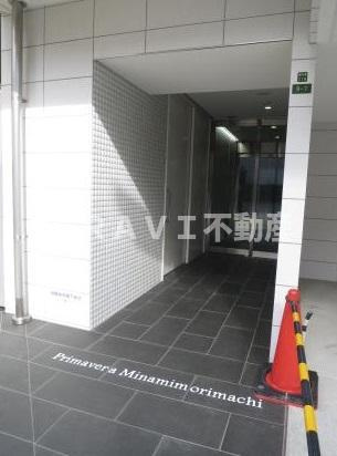 プリマヴェーラ南森町　BRAVI不動産のエントランス|【プリマヴェーラ南森町】落ち着いたエントランスです