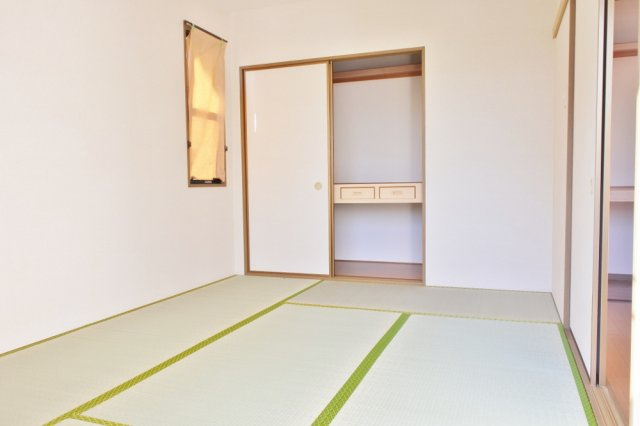 ロイヤルコート鷲巣五番館の和室