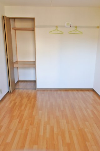 ロイヤルコート鷲巣五番館の洋室