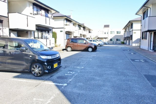 ロイヤルコート鷲巣五番館の駐車場
