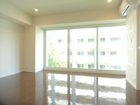 プライムメゾン鴨々川の居間・リビング